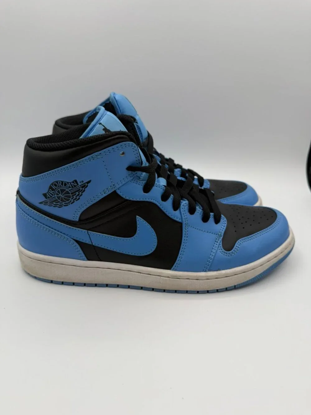 AIR JORDAN 1 MID UNIVERSITY BLUE BLACK SIZE 10 DQ8426-401 No Box